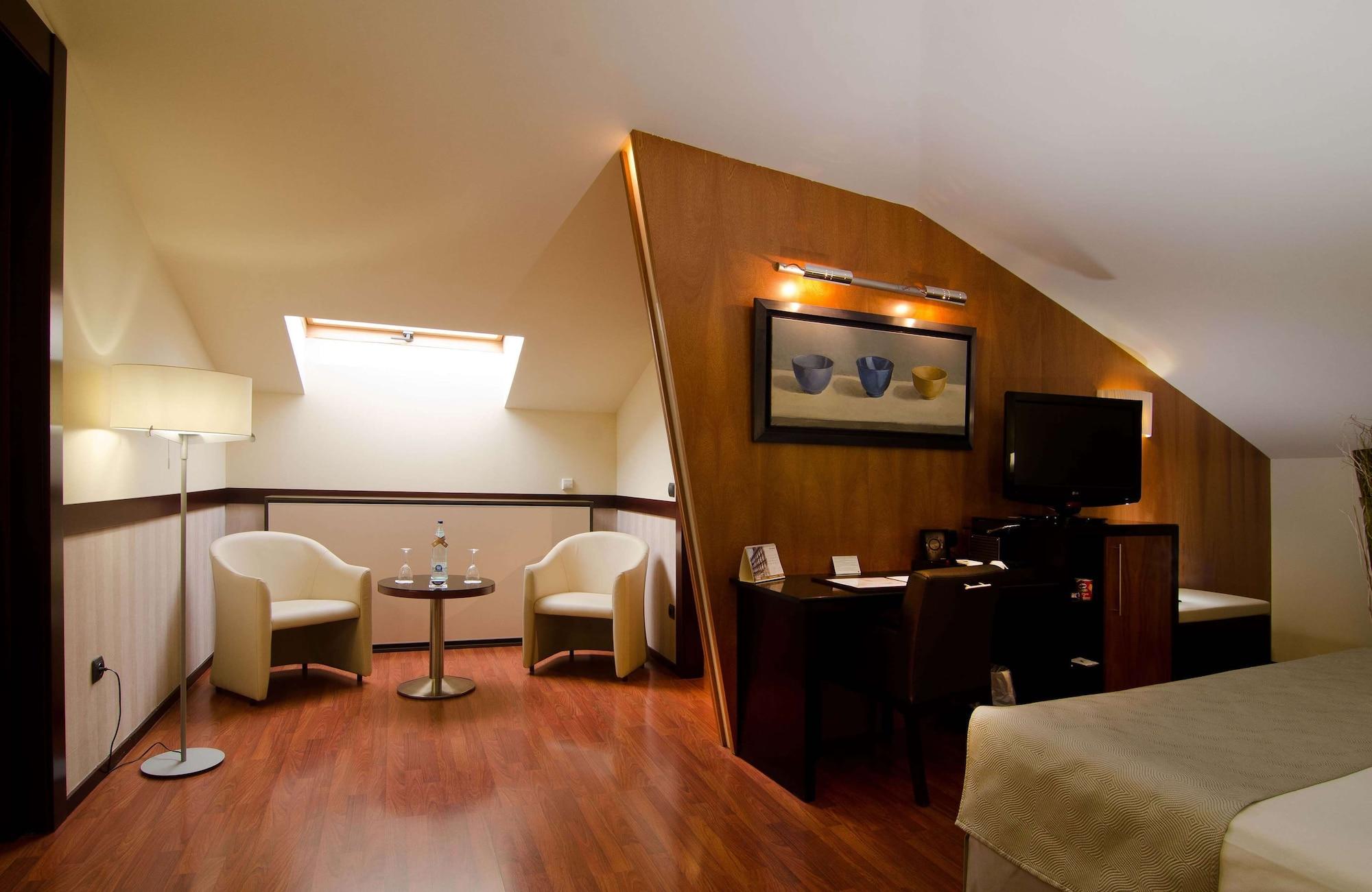 Catalonia El Pilar Hotel Zaragoza Ngoại thất bức ảnh